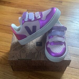NWT Veja Kids Metallic Pink and Purple Velcro Sneakers
